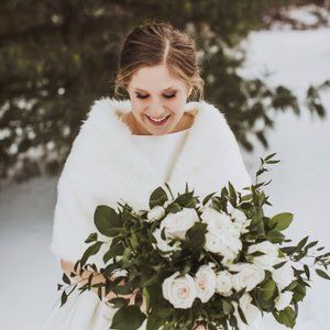 Light Ivory faux fur bridal wrap, Wedding Fur shrug, Bridal Faux Fur Stole